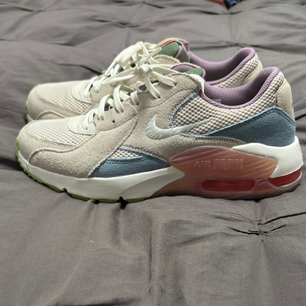 Nike Air Women's Cream and Green Sneakers